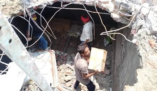 मुरादाबाद: जहरीली गैस से दम घुटने से पिता-पुत्र समेत चार लोगों की मौत
