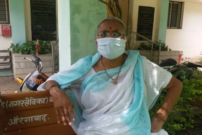रिश्तों पर भारी पड़ा लॉकडाउन, मां का पेट नहीं भर पाया बेटा, भेज दिया वृद्धाश्रम