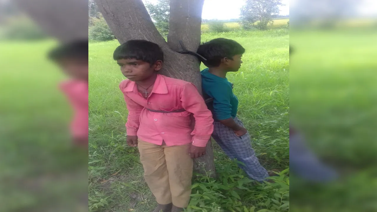 लखीमपुर-खीरी: जामुन बीनने गए बच्चों को पेड़ से बांधकर पीटा
