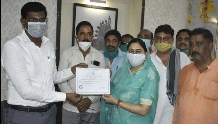 साधना सिंह के निर्विरोध होते ही गोरखपुर ने रचा इतिहास, जानें कैसे?