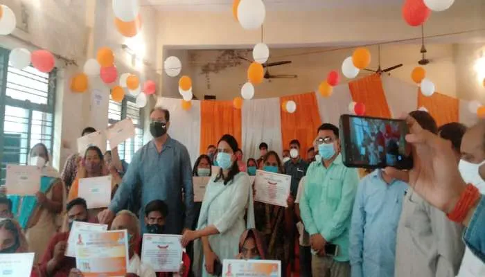 मोहसिन रजा ने वैक्सीन सेंटर का किया शुभारंभ, कहा- टीका पूरी तरह सुरक्षित