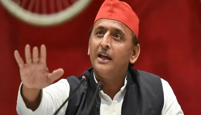 यूपी: सपा प्रत्याशी को नामांकन करने से रोका, भड़के अखिलेश, कहा- हारी हुई भाजपा का चुनाव जीतने का नया प्रशासनिक हथकंडा
