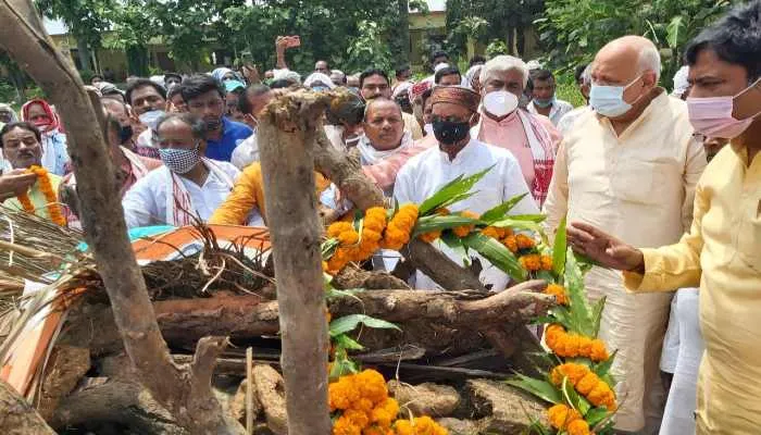 पूर्व राज्य मंत्री अम्बिका सिंह का निधन, राजकीय सम्मान के साथ किया गया अंतिम संस्कार