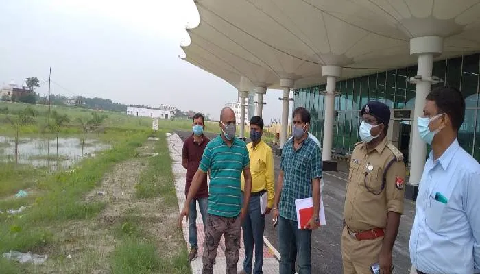 कुशीनगर: जिलाधिकारी एस राजलिंगम किया एयरपोर्ट का निरीक्षण, दिए ये निर्देश
