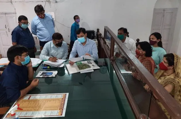 बरेली: जिला पंचायत अध्यक्ष पद के लिए सपा से विनीता गंगवार ने दाखिल किया नामांकन पत्र