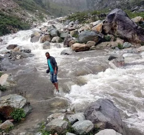 चौखुटिया: चार साल पहले आपदा में बह गया था, पर अब तक केवल आश्वासन पर ही टिका है पुल