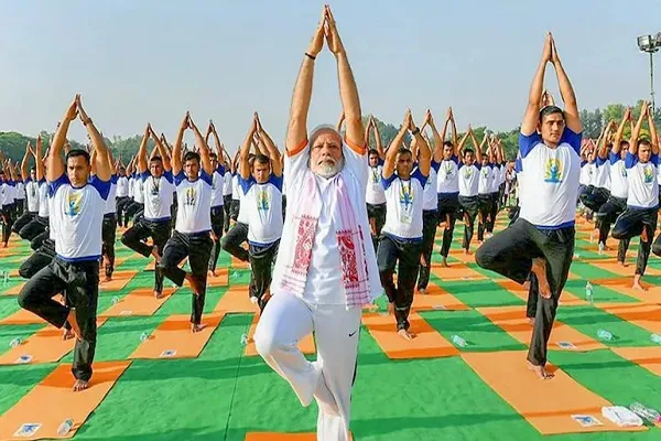 International Yoga Day 2021: पीएम मोदी बोले- कोरोना महामारी में दुनिया के लिए उम्मीद की किरण बना योग