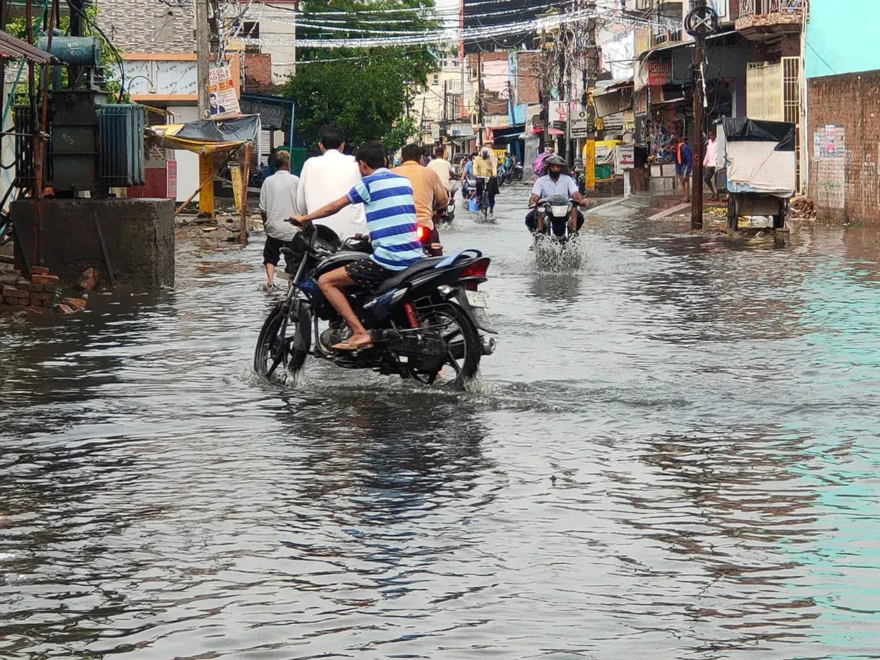 बरेली: राहत के साथ आफत लाई बारिश, पानी-पानी हुआ शहर