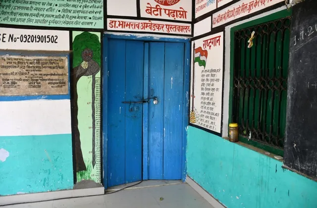 बरेली: सामुदायिक भवन में प्राथमिक स्कूल, एक कमरे पर लोगों का कब्जा