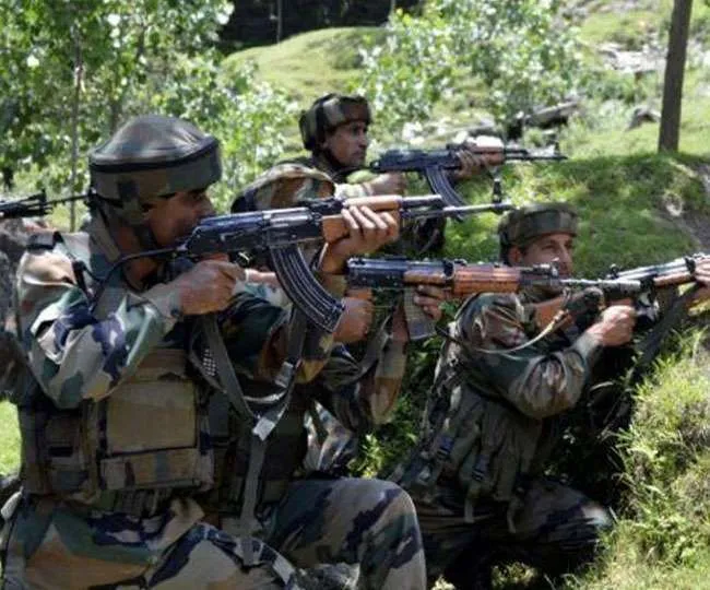 कश्मीर: सुरक्षा बलों और आतंकवादियों के बीच मुठभेड़, जैश के शीर्ष कमांडर समेत दो आतंकवादी ढेर
