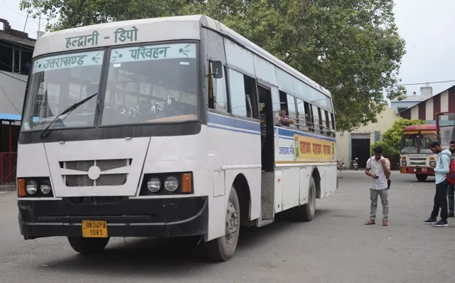 हल्द्वानी: दिल्ली सीमा पर भी नहीं जा पा रही बसें,  यात्रियों की बढ़ी परेशानी