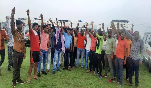 अमरोहा: दूसरे दिन भी ठप रही 108-102 एंबुलेंस सेवा, भटके मरीज और तीमारदार