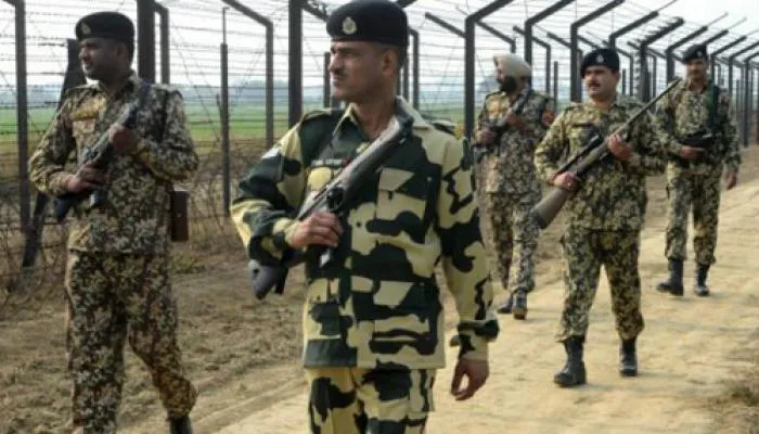 भारत-पाक सीमा के पास सुरक्षा बल के जवानों ने दो घुसपैठिये मार गिराए