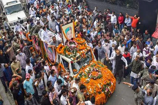 राजकीय सम्मान के साथ हिमाचल के पूर्व मुख्यमंत्री वीरभद्र सिंह का अंतिम संस्कार