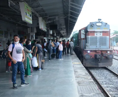 हल्द्वानी: सवा साल बाद चली काठगोदाम-जम्मूतवी गरीब रथ एक्सप्रेस