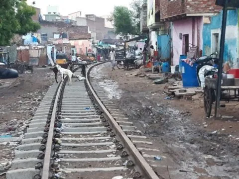 लालकुंआ: अतिक्रमण नहीं हटा तो बंद करनी होंगी कई ट्रेन