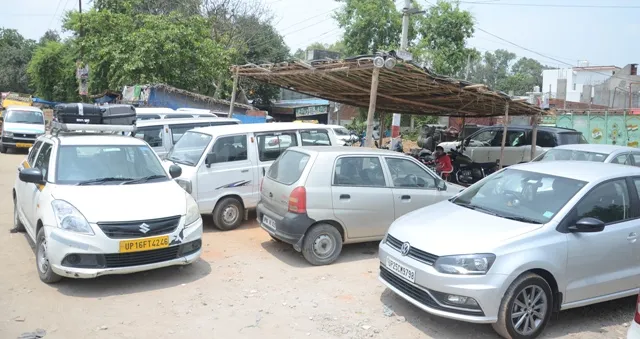 बरेली: आरटीओ के सामने बारात घर में शिफ्ट हुई अवैध पर्किंग