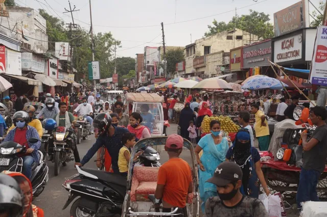 बरेली: कोरोना का खतरा टला नहीं, लापरवाही के आगे तीसरी लहर है