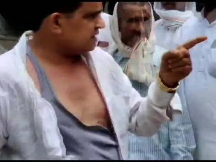 कृषि कानूनों पर प्रदर्शन में किसानों की बदसलूकी, भाजपा नेता के कपड़े फाड़े