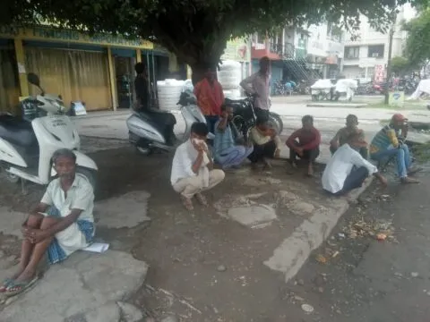रुद्रपुर: दूसरी लहर में आर्थिक रूप से तबाह हो चुके श्रमिकों को सताने लगा है तीसरी लहर का डर
