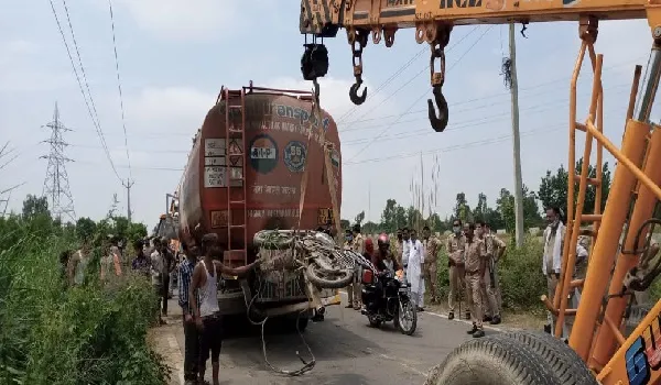 रामपुर : तेल से भरे टैंकर ने बाइक सवारों को रौंदा, तीन की मौत