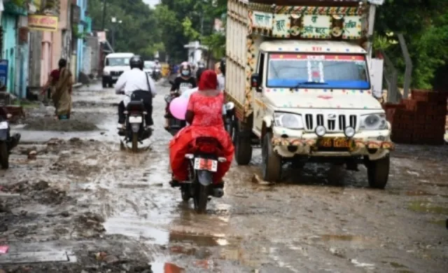 बरेली: बाबूजी धीरे चलना …जरा संभलना, बड़े गड्ढे हैं इन राहों पर