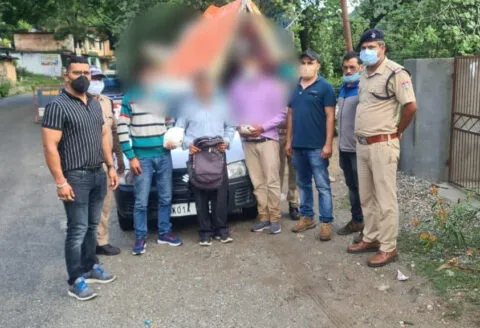 रानीखेत से हल्द्वानी बेचने ले जा रहे थे चरस, एसओजी ने किया गिरफ्तार