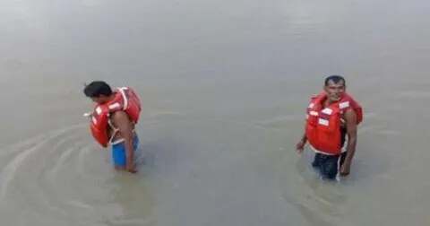 अल्मोड़ा: नाले में बहे होमगार्ड का नहीं कोई सुराग, पुलिस और एनडीआरएफ की टीम का अभियान जारी
