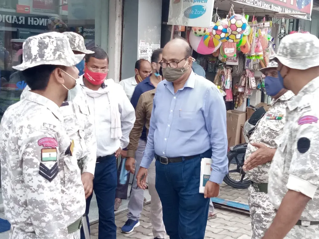 बरेली: नॉवल्टी के पास नगर निगम की 14 दुकानों के बदल दिए नक्शे