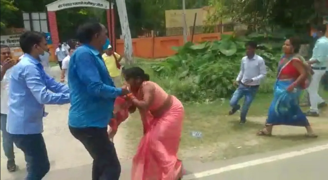लखीमपुर-खीरी: सपा की महिला उम्मीदवार से बदसलूकी, कपड़े फाड़ने का आरोप