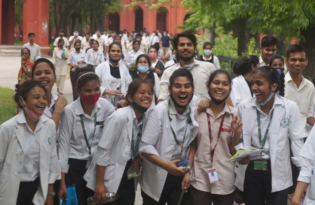 बरेली: सेमेस्टर परीक्षाओं से फिर लौटी महाविद्यालयों में रौनक