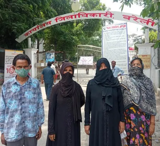 बरेली: सूदखोरी से परेशान महिलाएं पहुंचीं डीएम कार्यालय, की शिकायत