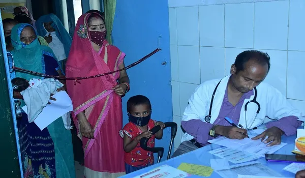 मुरादाबाद : जिला अस्पताल में ‘प्राइवेट’ उपचार, मरीजों को लिखी जा रही बाहर की दवाएं