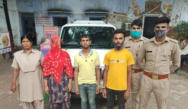 बरेली: श्यामगंज पुल पर बंद हो गई तस्करों की कार, तीन गिरफ्तार