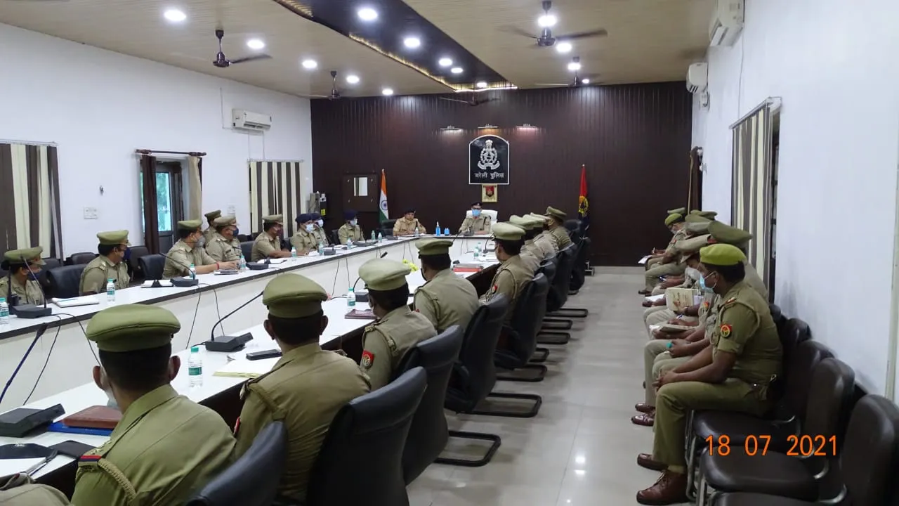 बरेली: दरोगाओं का वेतन में नहीं हो पा रहा गुजारा, एसएसपी बोले- सुधर जाओं नहीं तो लाइन हाजिर कर दें