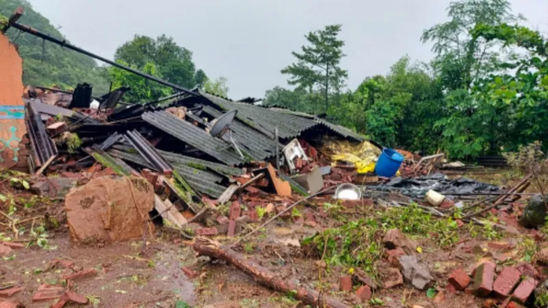 Rain Storm: महाराष्ट्र के सतारा जिले में बारिश का कहर, दो जगह भुस्खलन में मलबे में दबे मकान, 13 शव बरामद