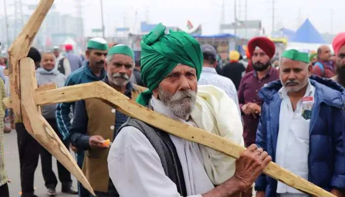 जंतर-मंतर पर केन्द्र के तीन कृषि कानूनों के खिलाफ संसद सत्र के बीच किसानों का प्रदर्शन