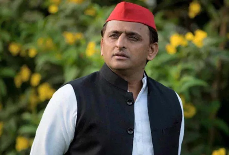 शिक्षक का शिष्य अखिलेश को ‘विजयी भव:’ का आशीष, कहा- भविष्य में हासिल करेंगे प्रधानमंत्री का पद