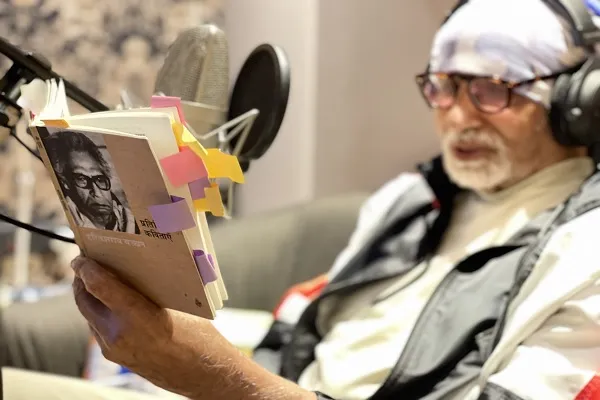 पिता हरिवंश राय बच्चन की कविताओं को अपनी आवाज में रिकॉर्ड करेंगे अमिताभ बच्चन, तस्वीर शेयर कर कही ये बात