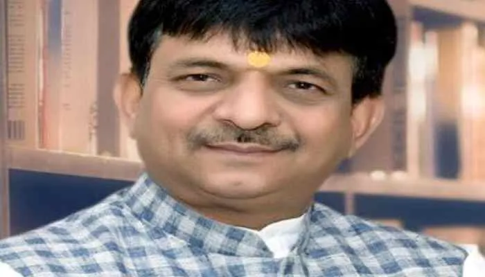 यूपी: मंत्री कपिल देव अग्रवाल ने केन्द्रीय मंत्री धर्मेंद्र प्रधान से की भेंट, इस मुद्दे पर हुई चर्चा