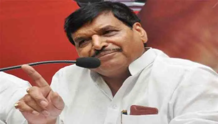 इटावा: शिवपाल यादव का बड़ा बयान, कहा- योगी तो ईमानदार, लेकिन नौकरीशाही में…