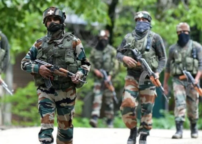 जम्मू-कश्मीर: तलाशी अभियान के दौरान हो गई मुठभेड़, एक जवान के बदले मार गिराए पांच आतंकी