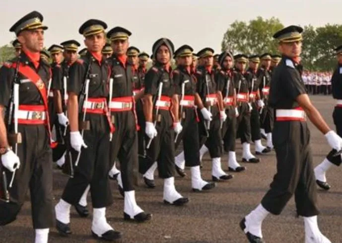 बनना चाहते हैं सेना में अधिकारी तो ये रहा मौका, अधिकारियों के दस हजार और जवानों के एक लाख से अधिक पद खाली
