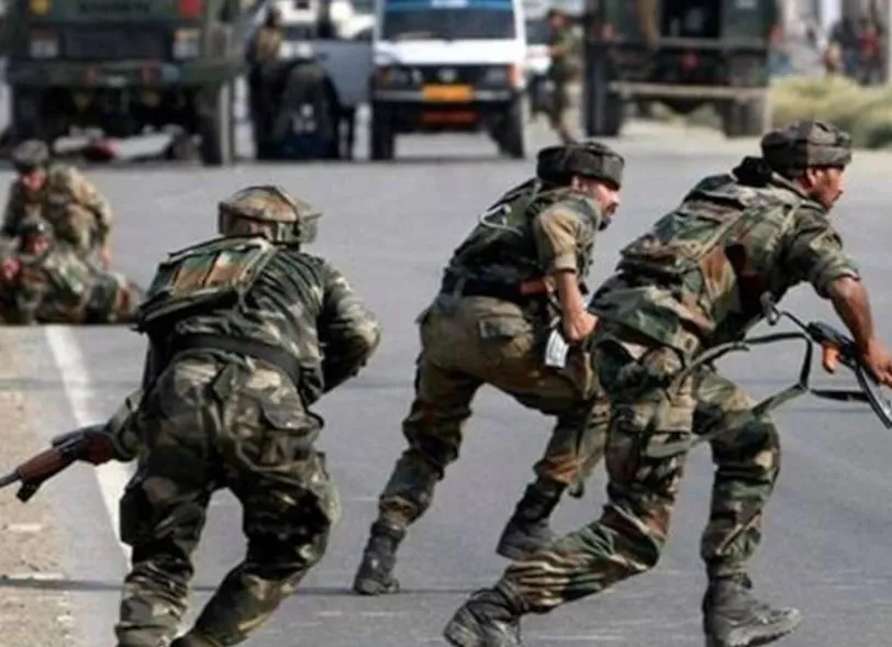 आतंकवादियों ने सीआरपीएफ पर किया ग्रेनेड़ हमला, 4 जवान, एक नागरिक घायल