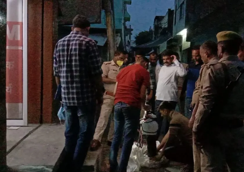बरेली: ATM लूटने आए बदमाशों ने दरोगा को मारी गोली, हालत गंभीर