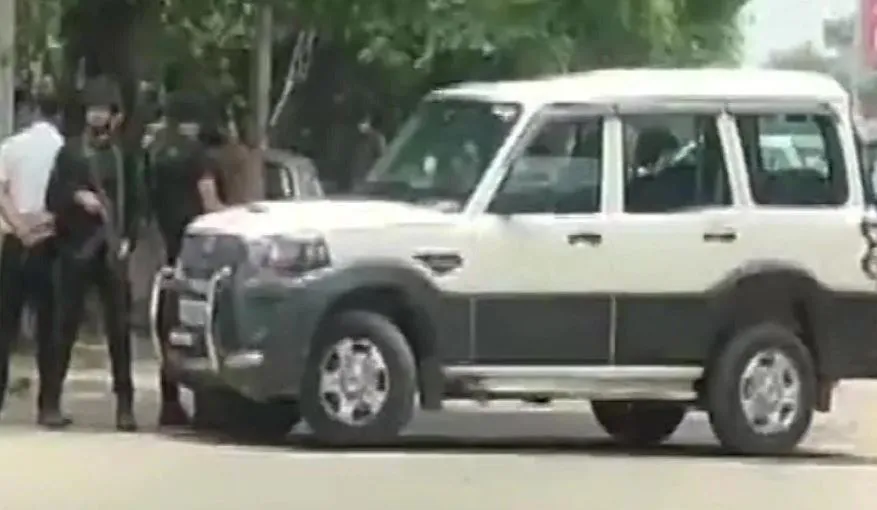 लखनऊ में अलकायदा के दो आतंकी गिरफ्तार, प्रेशर कुकर बम और हथियार बरामद
