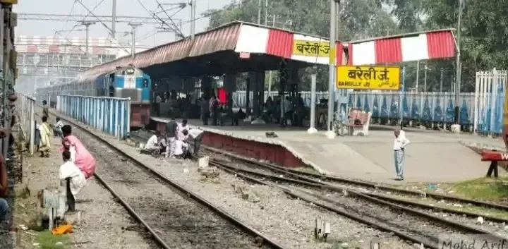 बरेली: चलती ट्रेन में चढ़ते वक्त 10 वर्षीय बच्ची का फिसला पैर