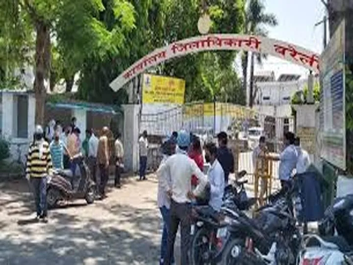 बरेली: 10 साल से भ्रष्टाचार की जड़ों को सींच रहे लेखपालों को झटका