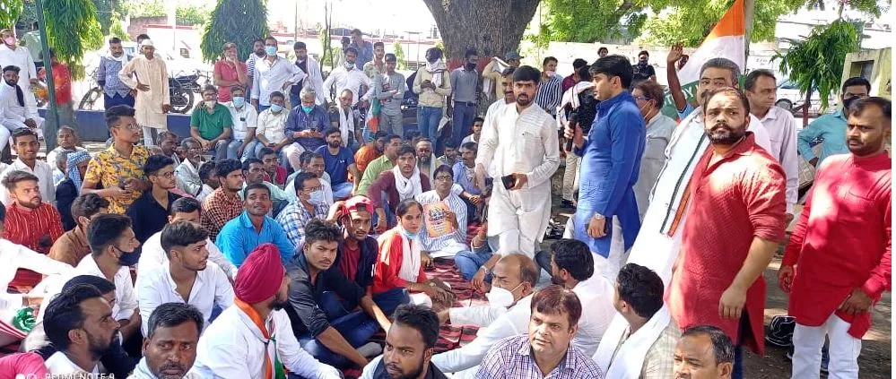 बरेली: महंगाई के खिलाफ कलेक्ट्रेट पर कांग्रेसियों ने किया प्रदर्शन