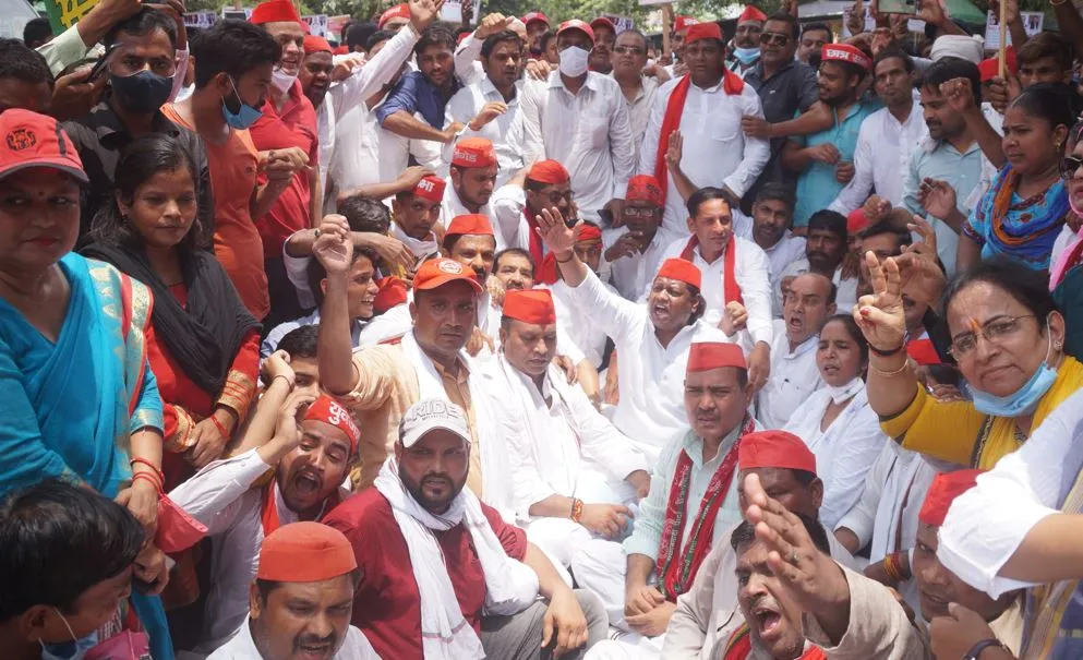 बरेली: धरना-प्रदर्शन में दिखी गुटबाजी ने सपा नेताओं की करा दी किरकिरी